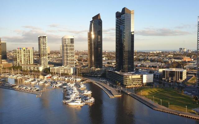 Melbourne Lifestyle Apartments - Best Views on Collins