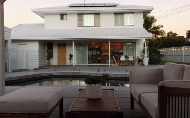 Tugun Retreat - 5BRM Home with Pool