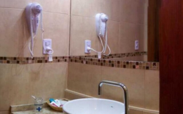 L'Hirondelle - Adults Only