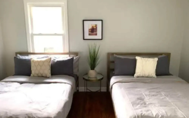 Cozy family-style Buckhead Bungalow