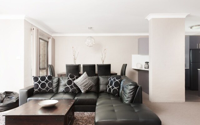 Nicholli, Bay Parklands, Unit 34/2 Gowrie Avenue