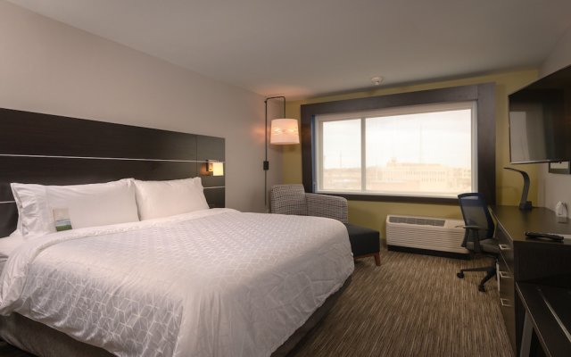 Holiday Inn Express and Suites TULSA DOWNTOWN