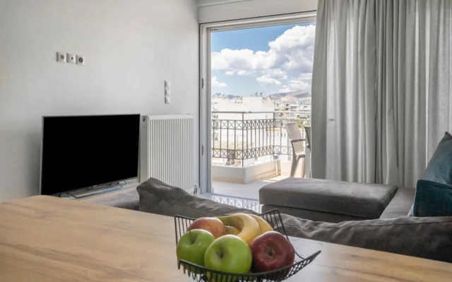 Lis153 by Smart Cozy Suites - Top Floors with Amazing City View - Available 24hr