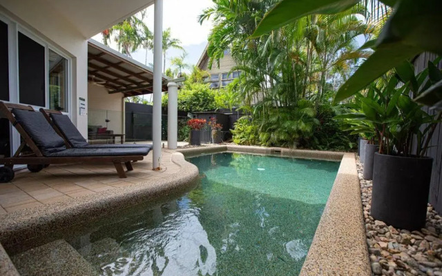 Four Mile Beach Retreat