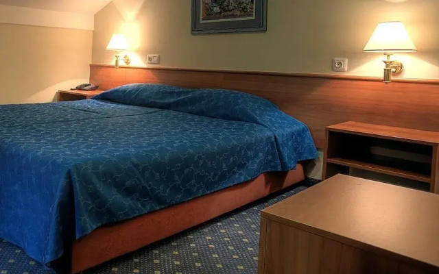 Hotel Dobrovit