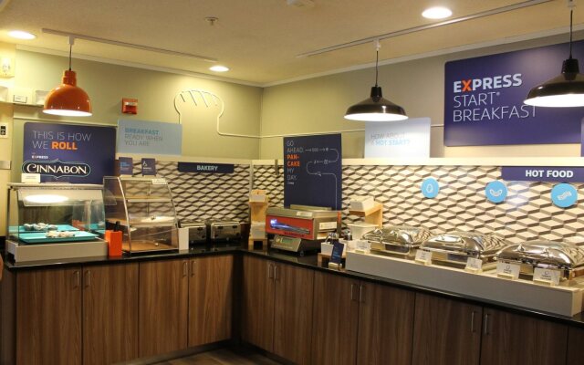 Holiday Inn Express Boston - Milford by IHG