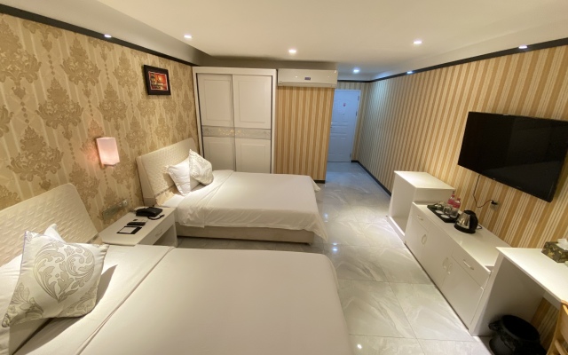 Lucky 8 Hotel