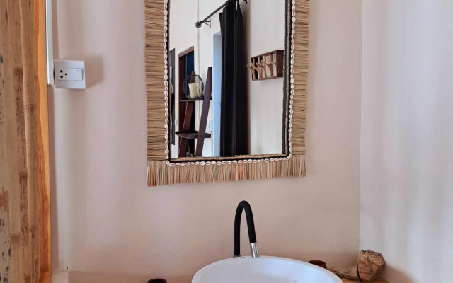 Laura's Guest House - adult only -
