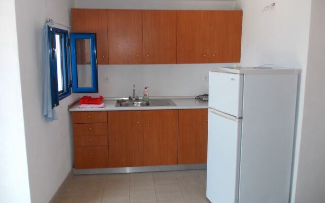 Zacharo Rooms Thirasia