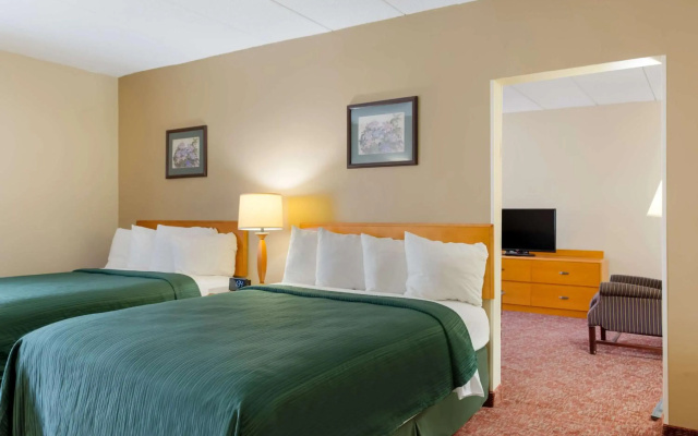 All Seasons Inn & Suites Smithfield Providence