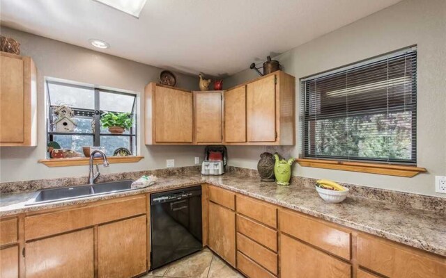 Riverside House - Three Bedroom Cabin