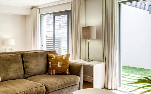 Tranquil Escape in Sea Point Aureto