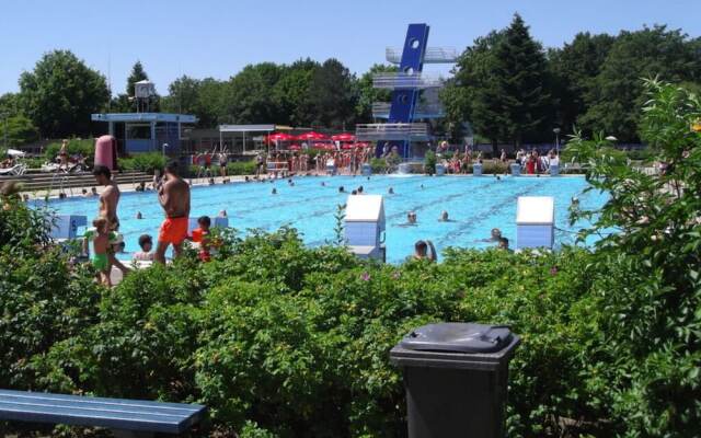 Cosy Apartment by the Lake
