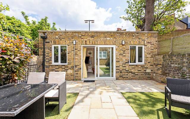 Charming Garden Studio