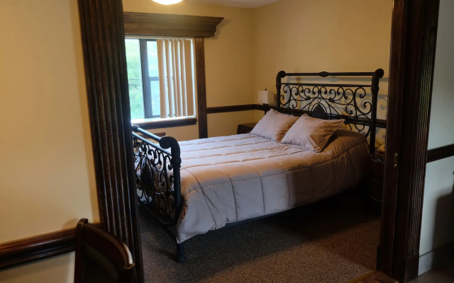 Chalet Inn & Suites Centerport
