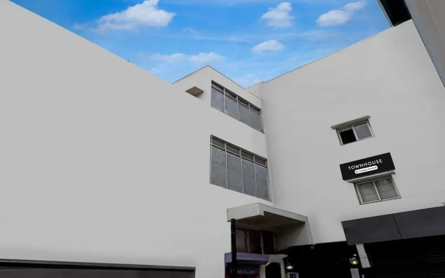 Super Townhouse Arcot Road