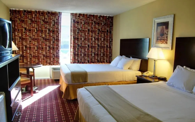 Econo Lodge Inn & Suites Triadelphia - Wheeling