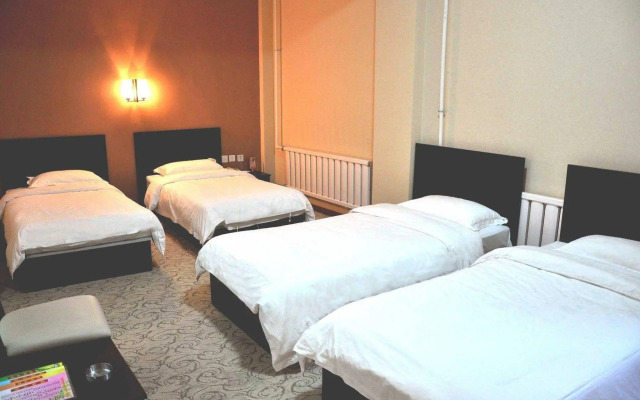 Dalian Yijia Business Hotel