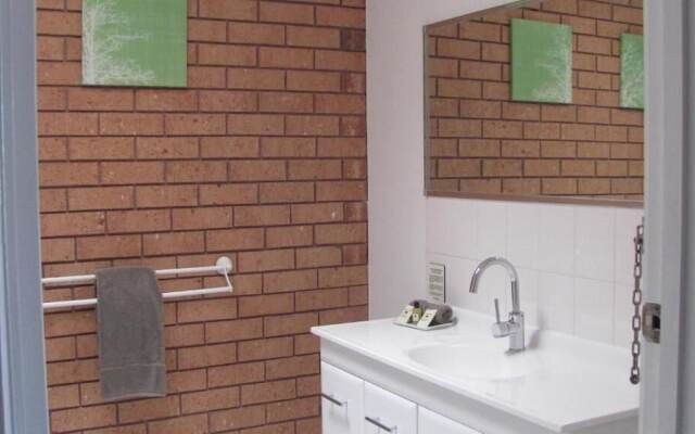 Bristol Hill Motor Inn