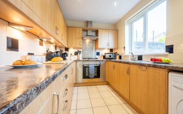 Fawr Place by  Tŷ SA