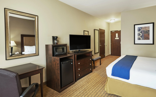 Holiday Inn Express Hotel & Suites Madison-Verona by IHG