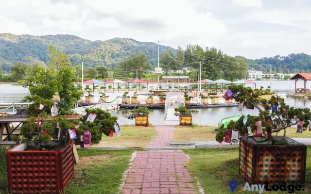 AnyLodge Waterfront Marina Island Pangkor