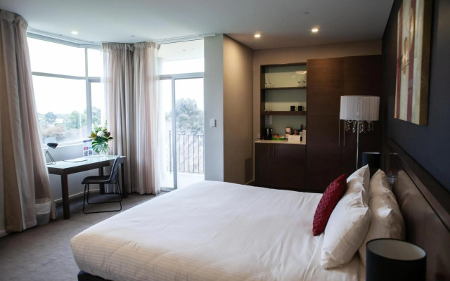 Sfera's Park Suites & Convention Centre