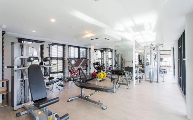 6-Ave Surin Apartment
