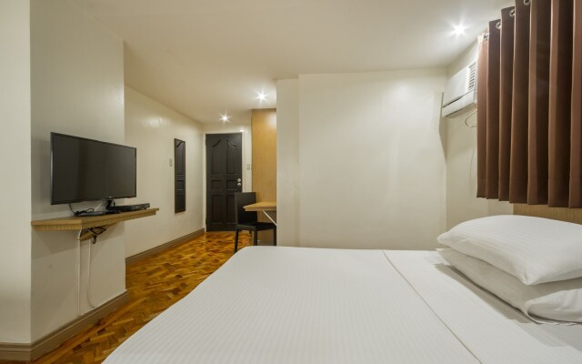 Salcedo Suites Hotel