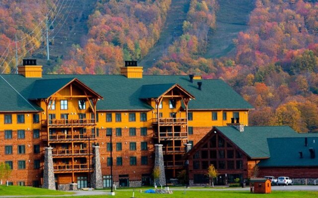 Hope Lake Lodge & Indoor Waterpark