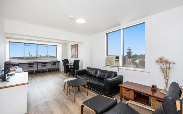 Apartment 201 - Fremantle studio apartment with ocean and harbour views – Guest Rooms – Perth