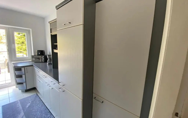 Ferienwohnung mit Balkon und Garten OG