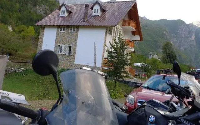 Bujtina Tinari Theth