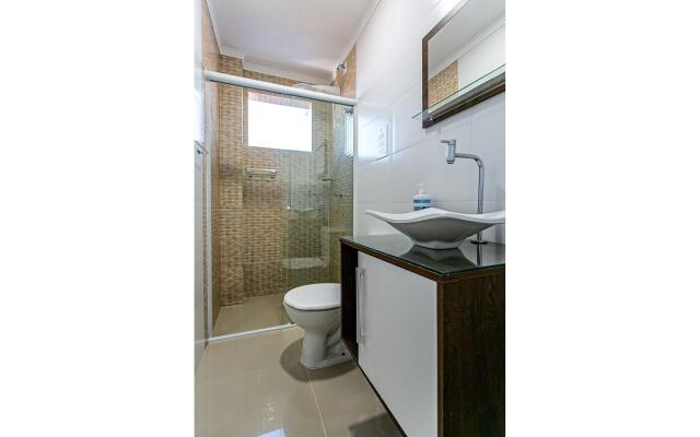 Apto amplo com suíte na praia do Santinho SBR304