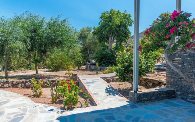 Stylish Villa, Private Pool, Large Garden, sea View, En-suite Bathrooms