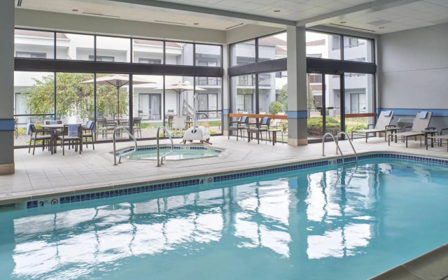 Courtyard by Marriott Detroit Troy