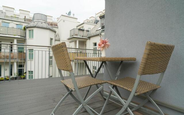 Vienna Residence Modern Apartment near Vienna Town Hall with huge balcony