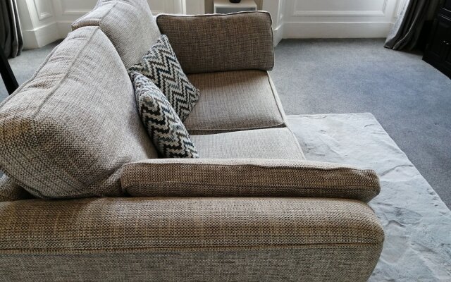 2-bed Flat in Hamilton Square