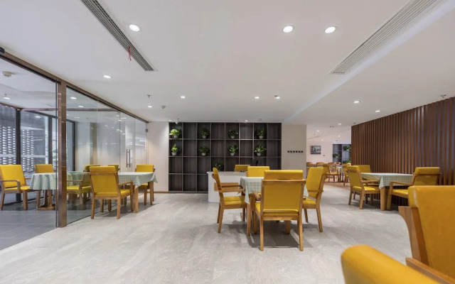 Happy Lane Hotel