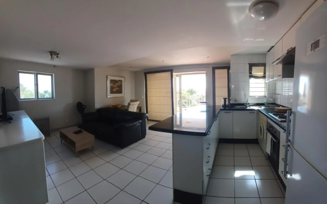 Mount Royal 09 - Large 1 bed with balcony