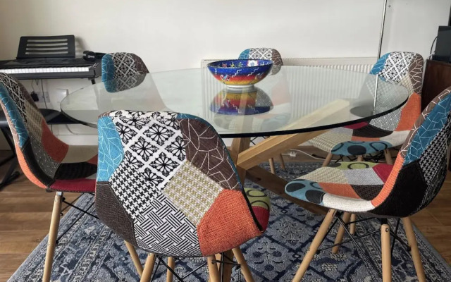 Central Dublin 2-bed Apartment -sleeps 5 & Parking