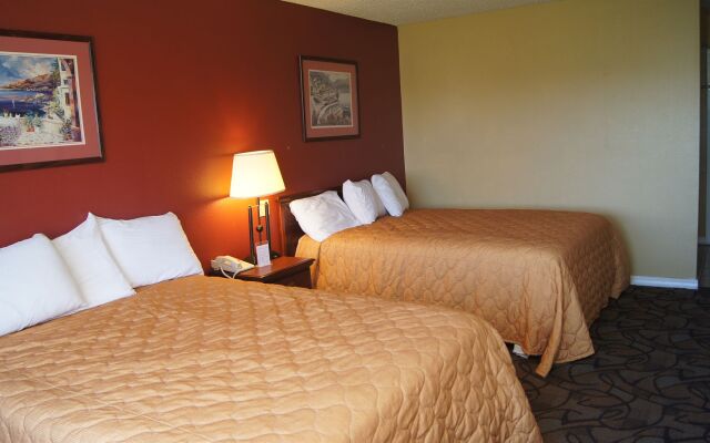 Holiday Lodge & Suites