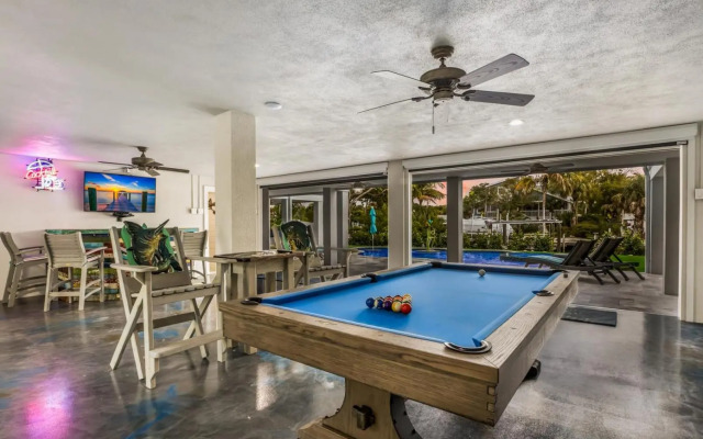 Snook Lookout - 211 Oak Ave