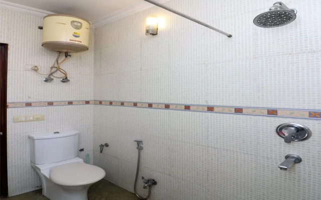 OYO 13235 The Golden Door