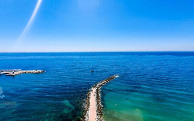 Skol 427 Spacious 1 Bedroom Apartment with Sea Views
