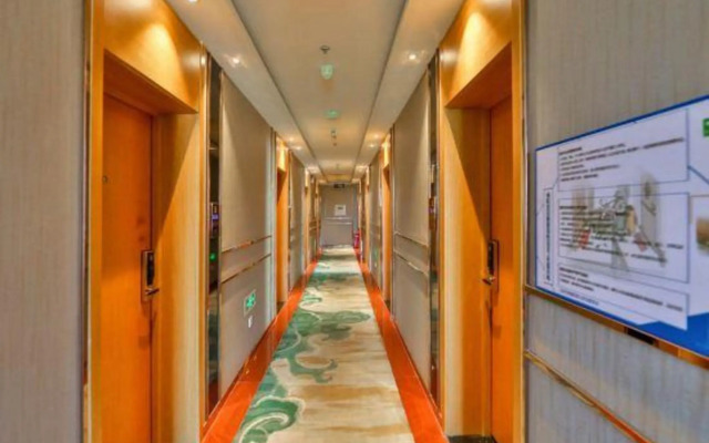 Super 8 Hotel by Wyndham Qianmen CaiShiKou Subway Station