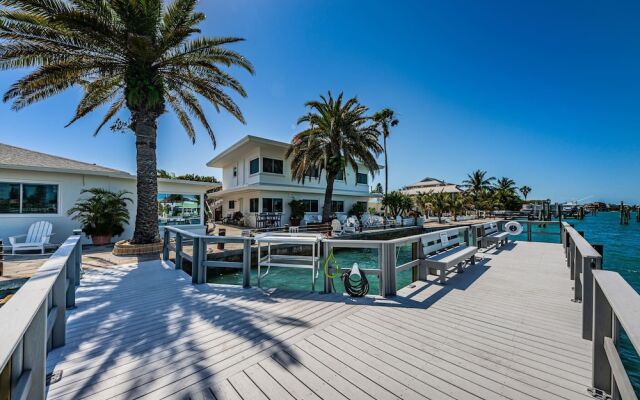 The Delacado On Sunset Beach