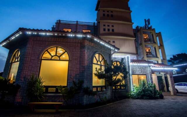 Witch's  broomstick Pension