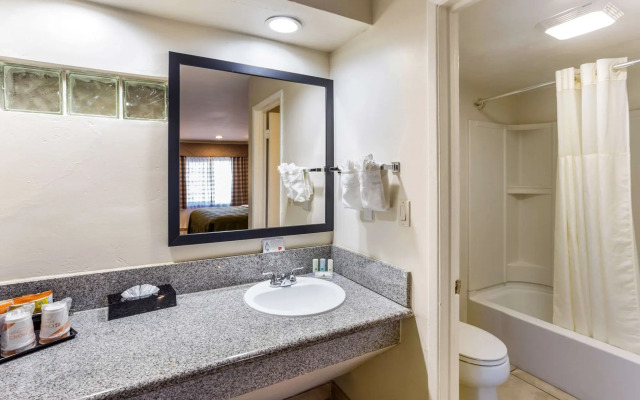Mount Vernon Inn Escondido Downtown