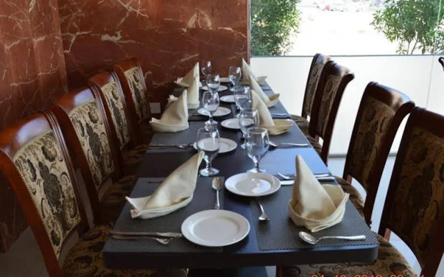 Raynor Hotel Apartments